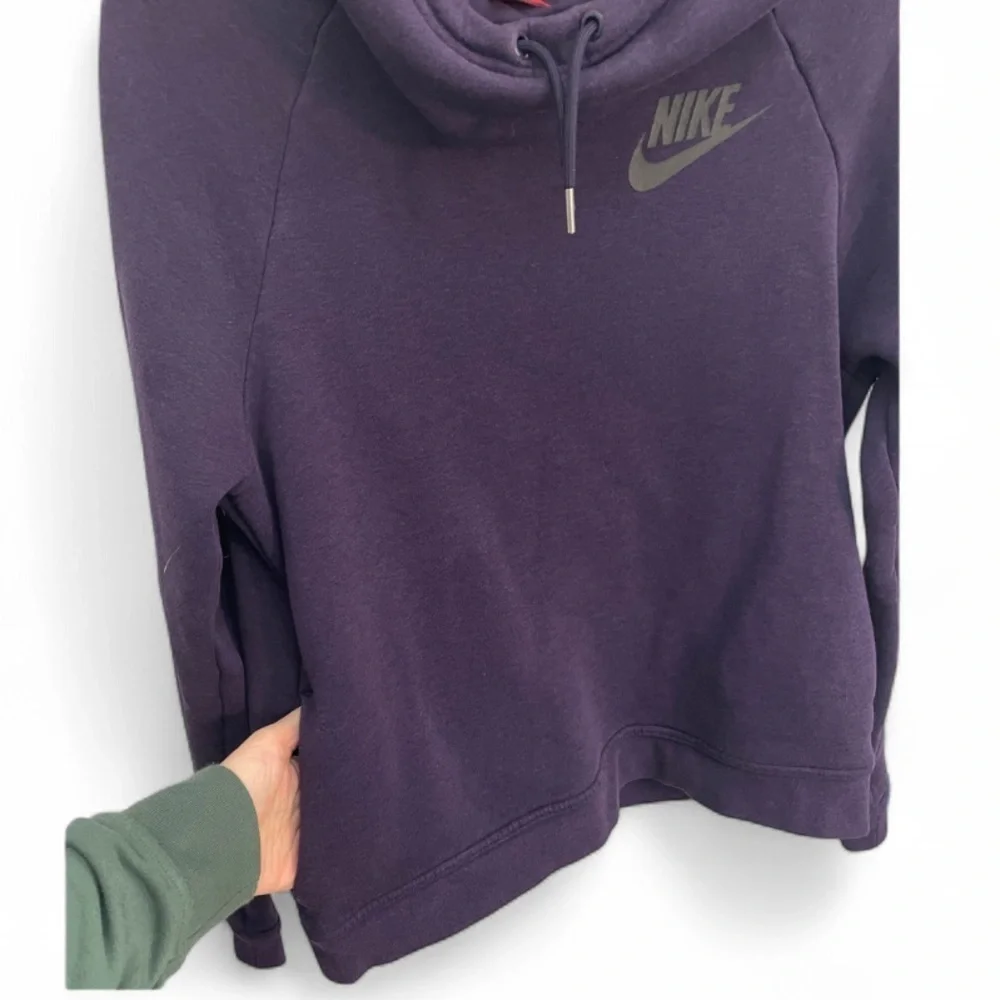 Nike I S and L